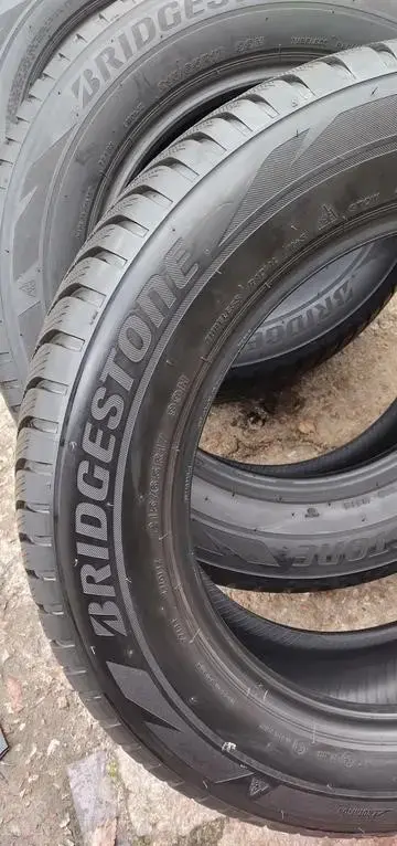 Зимние шины BRIDGESTONE 215/65 R17 (4 шт.)