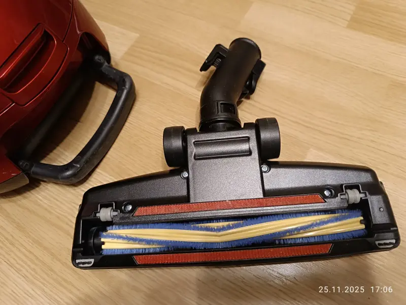 Пылесос Samsung SC 6260. Мощность 2000 вт.