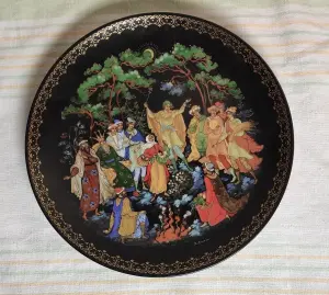 Тарелка Двенадцать месяцев - коллекционная Палех