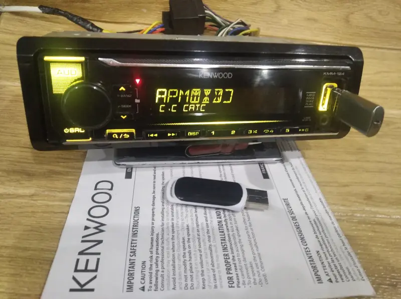 USB-магнитола Kenwood KMM-124