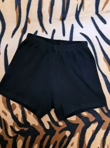 Шорты черные спортивные на 4-6лет, б.у