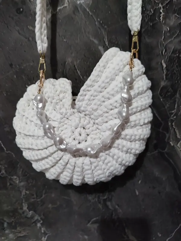 Сумочка "Ракушка" белая