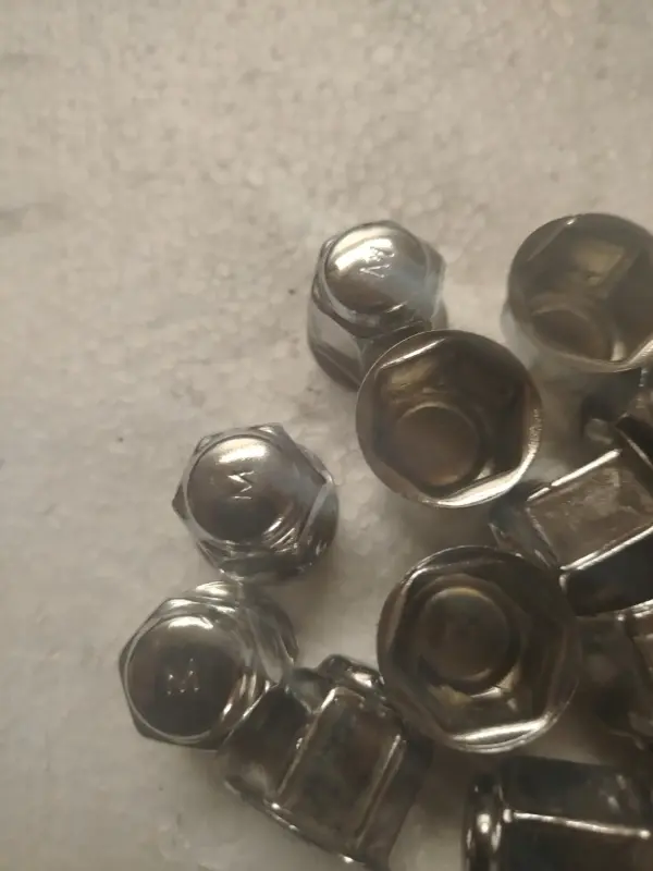 Колпачки на болты