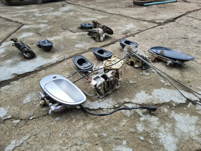 Ручка наружная передняя правая Kia Clarus