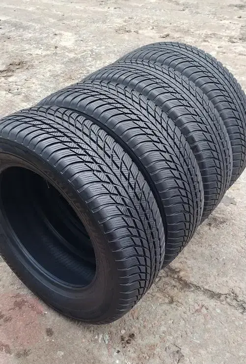 Зимние шины BRIDGESTONE 215/65 R17 (4 шт.)