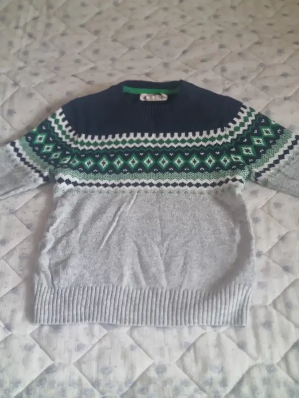 Свитер для мальчика 6-7 лет