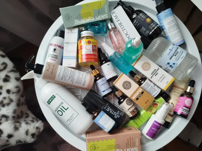 Косметика уходовая и декоративная