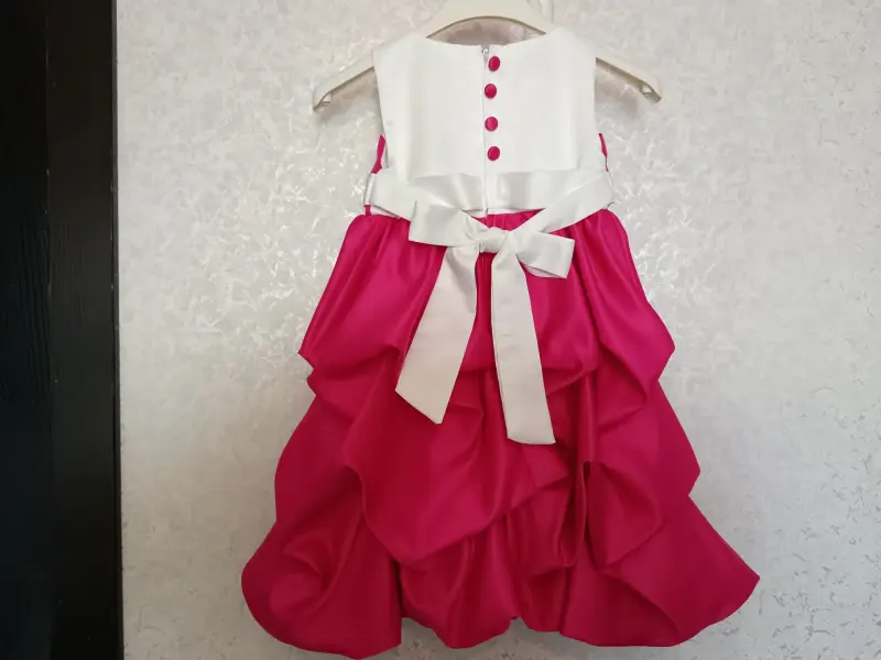 Платье нарядное.