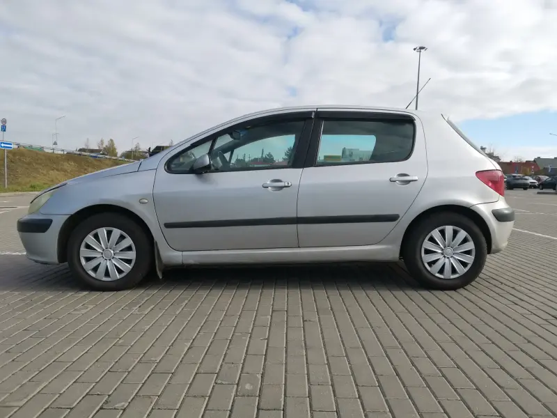 Автомобиль Peugeot
