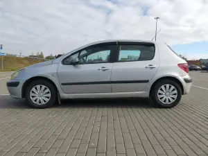 Автомобиль Peugeot