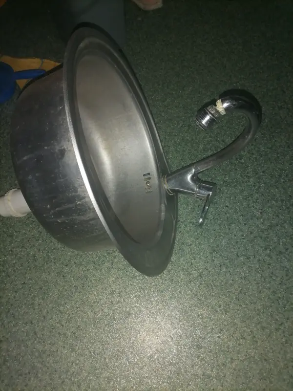 Раковина и смеситель