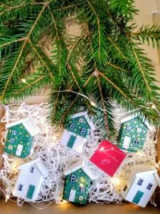 Ручная работа, новогодние домики на елку