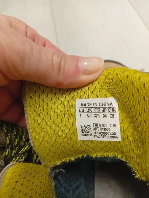 продам кроссовки