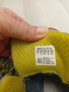 продам кроссовки