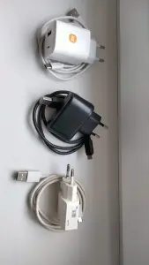 Зарядное + кабель, 3 штуки. Лот.