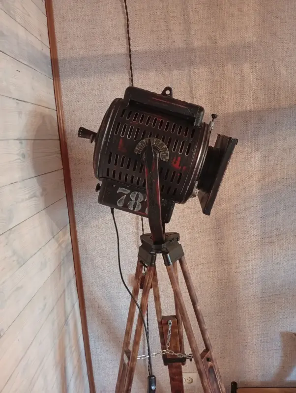 Прожектор светильник лофт на треноге штативе