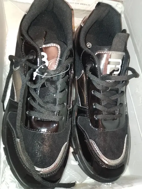 Модные кроссовки