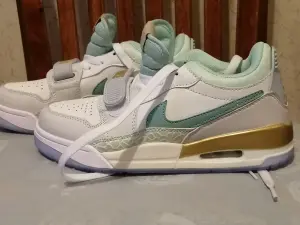 Кроссовки NIKE