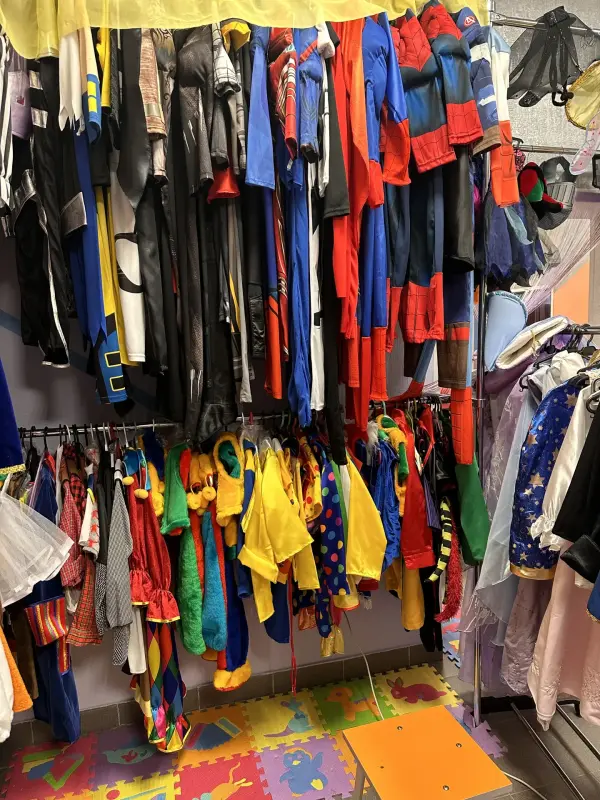 Продам прокат карнавальных костюмов