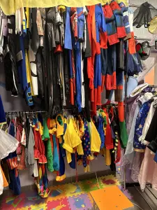 Продам прокат карнавальных костюмов