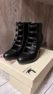 Туфли женские на высоком каблуке