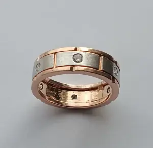 Кольцо с бриллиантами.