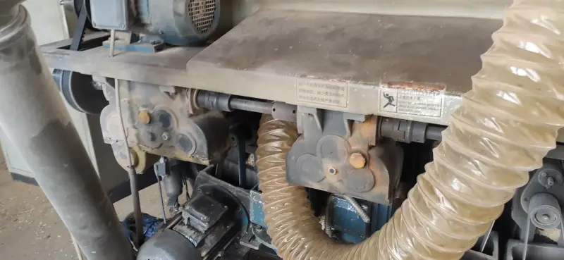 Четырехсторонний строгальный станок