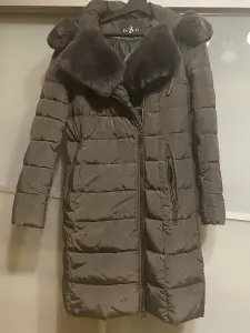 Продам женское зимнее пальто