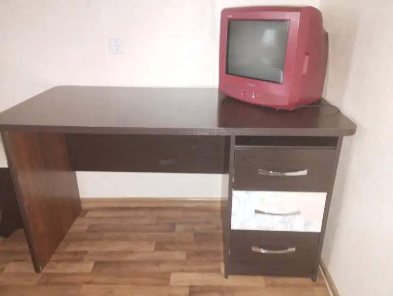 Стол письменный