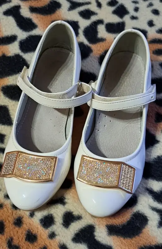 Туфли белые лаковые Сказка, р.31 (стелька 19.5см) на р.29, б.у