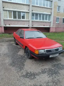 Машина АУДИ 100