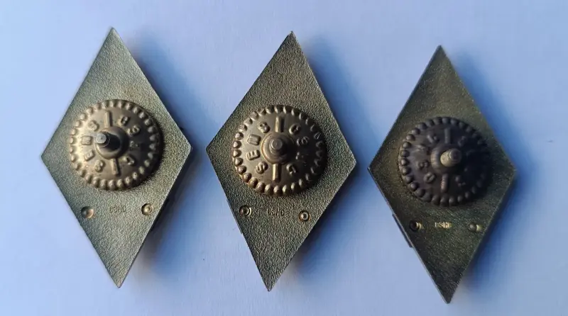 Знак Академия управления при президенте Республики Беларусь.