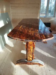 Большой обеденный стол