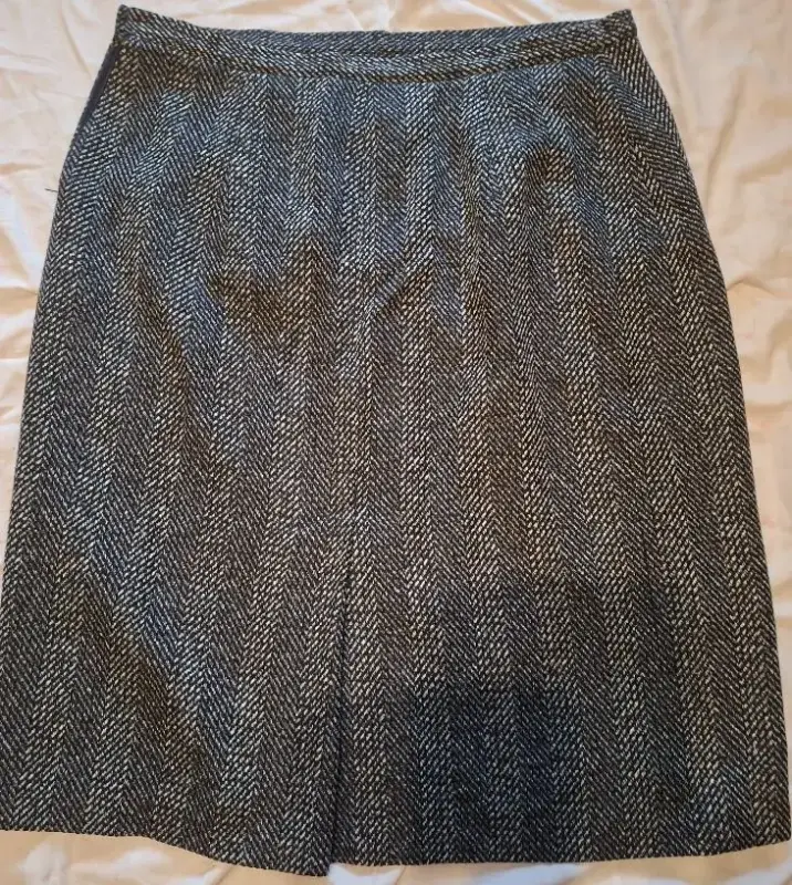 Костюм женский драповый р. 58.