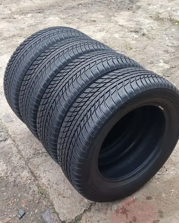 Зимние шины BRIDGESTONE 215/65 R17 (4 шт.)