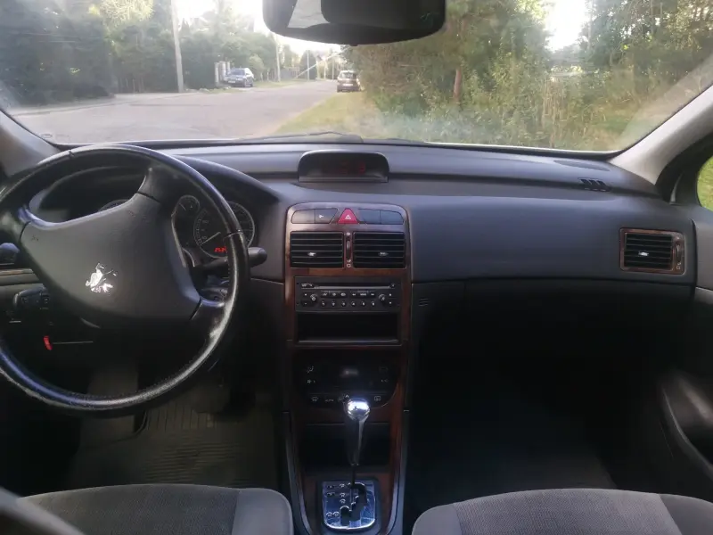 Автомобиль Peugeot