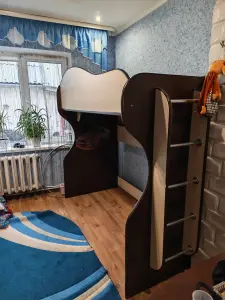 Двухярусная кровать с нишей внизу