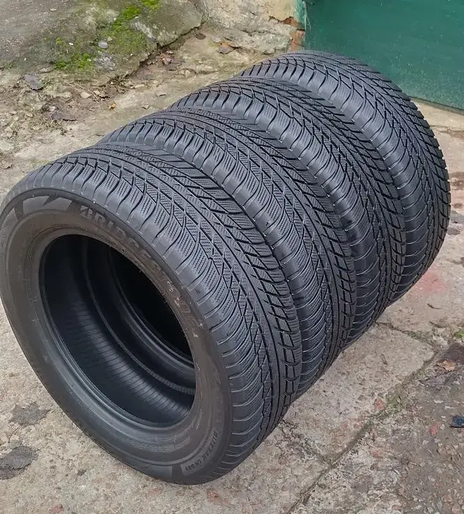 Зимние шины BRIDGESTONE 215/65 R17 (4 шт.)