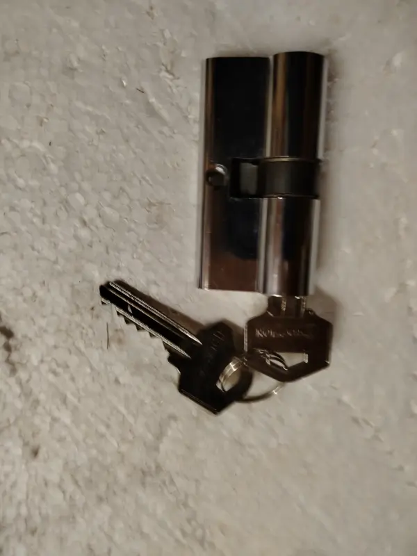 Вставка в замок