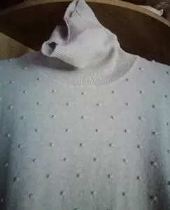 Нежно-голубой гольф