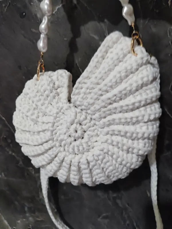 Сумочка "Ракушка" белая