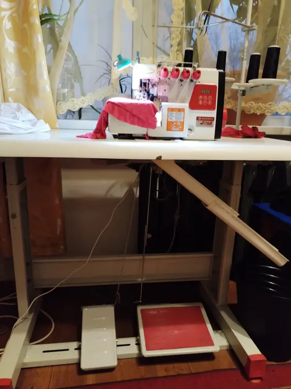 Производственный оверлок