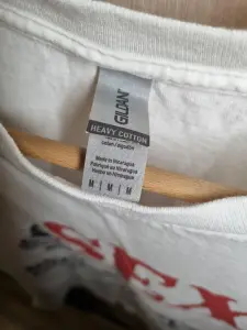 Футболка / одежда GILDAN