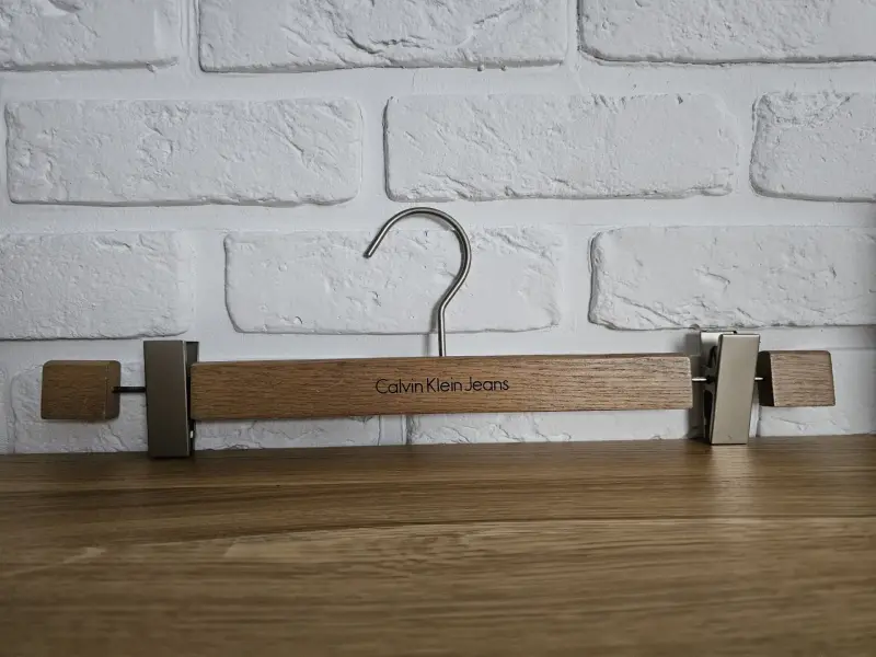 Вешалка с защипами