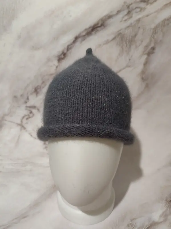 Темно - серая шапка "Петелька" с люрексом