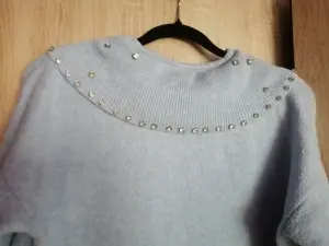 Изумительный голубой джемпер со стразами