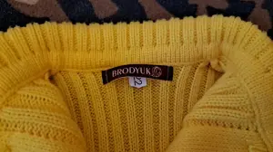 Костюм желто-красный на 5-6лет, р.122 , вязаный, б.у