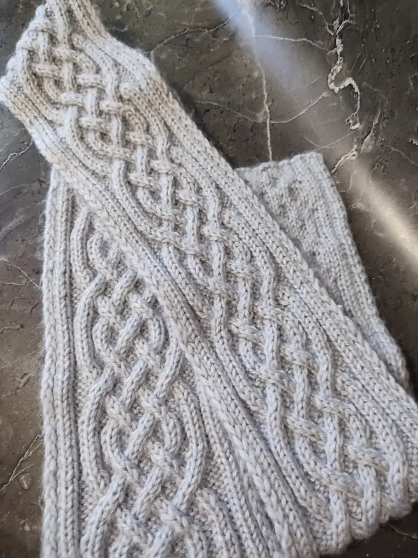 Комплект шапка, шарф и варежки