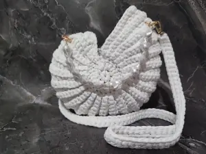 Сумочка "Ракушка" белая