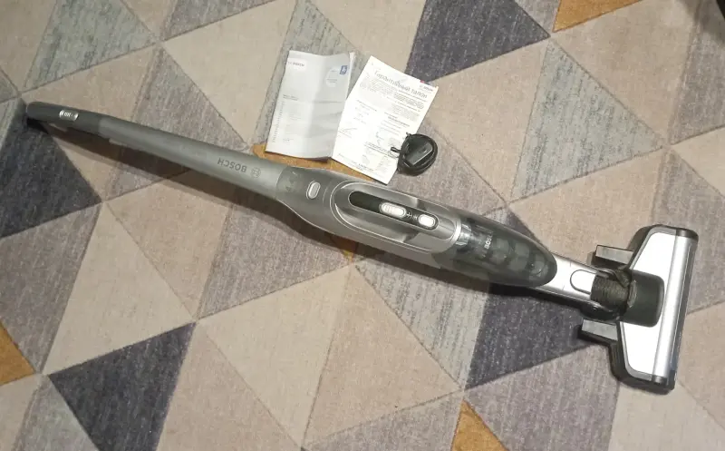 Вертикальный пылесос Bosch BBHL21435 (треснула ручка)